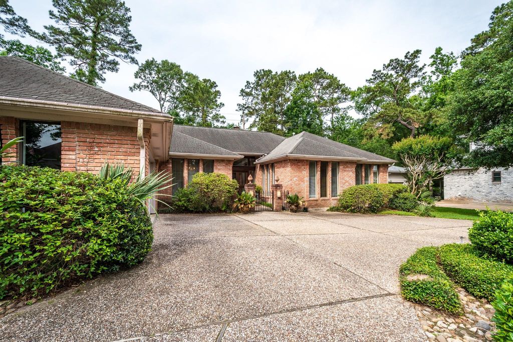 Photo of 5406 Timber Shade Drive, Kingwood, TX 77345 (MLS # 87496630)