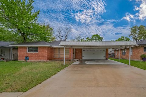 Photo of 626 Shawnee Street, Houston, TX 77034 (MLS # 53873446)