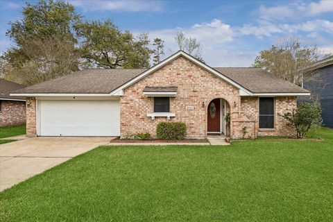 Photo of 2043 Middle Creek Drive, Houston, TX 77339 (MLS # 25112098)