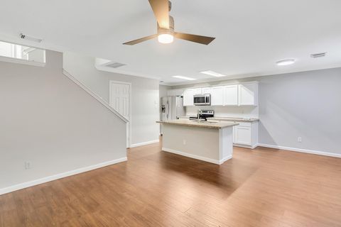 Photo of 26 Timberstar St, The Woodlands, TX 77382 (MLS # 63184029)