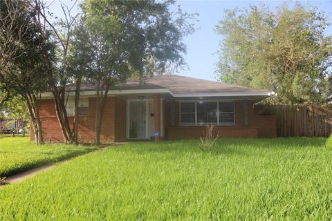 Photo of 6301 Leader Street, Houston, TX 77074 (MLS # 22385715)