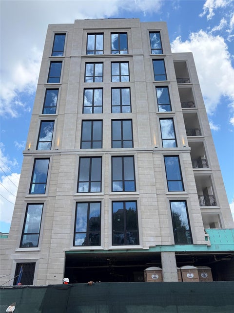 Condo For Sale - 5010 Longmont Drive Dr #PH-2<br/> Houston, TX 77056