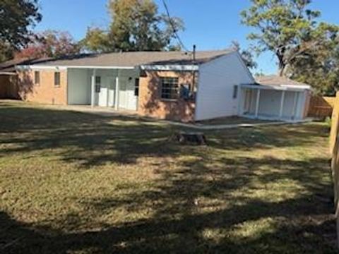 423 Baywood Street Shoreacres TX 77571