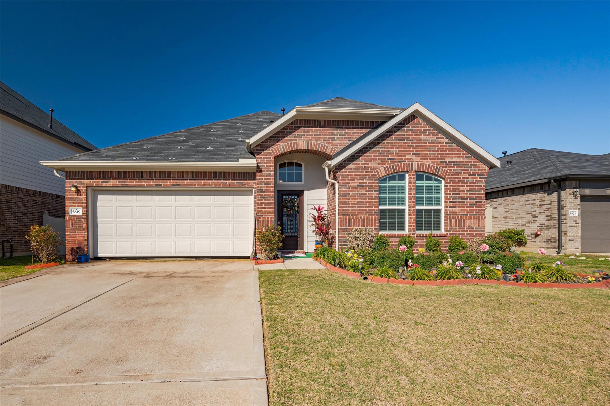 5819 Southern Rose Lane