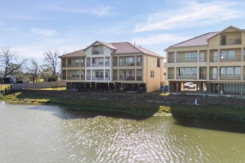 Townhouse For Sale - 41 Armand Shore Drive<br/> Pasadena, TX 77058