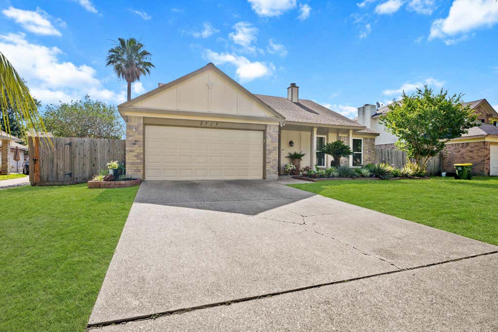 Photo of 2717 Hot Springs Drive, Pearland, TX 77584 (MLS # 82242320)