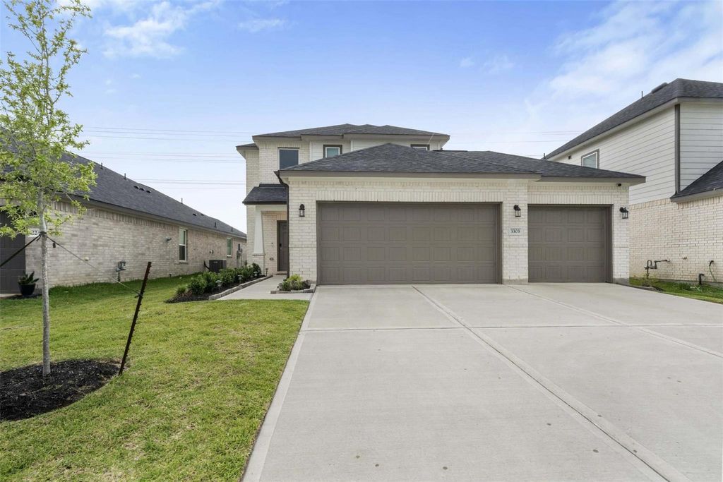 Photo of 3303 Falling Brook Drive, Baytown, TX 77521 (MLS # 30630165)