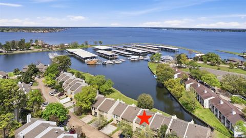 Townhouse For Sale - 3914 Knollcrest Drive<br/> Montgomery, TX 77356