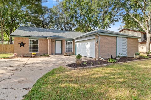 Property photo of 1207 Yorkshire Drive, Friendswood, TX 77546