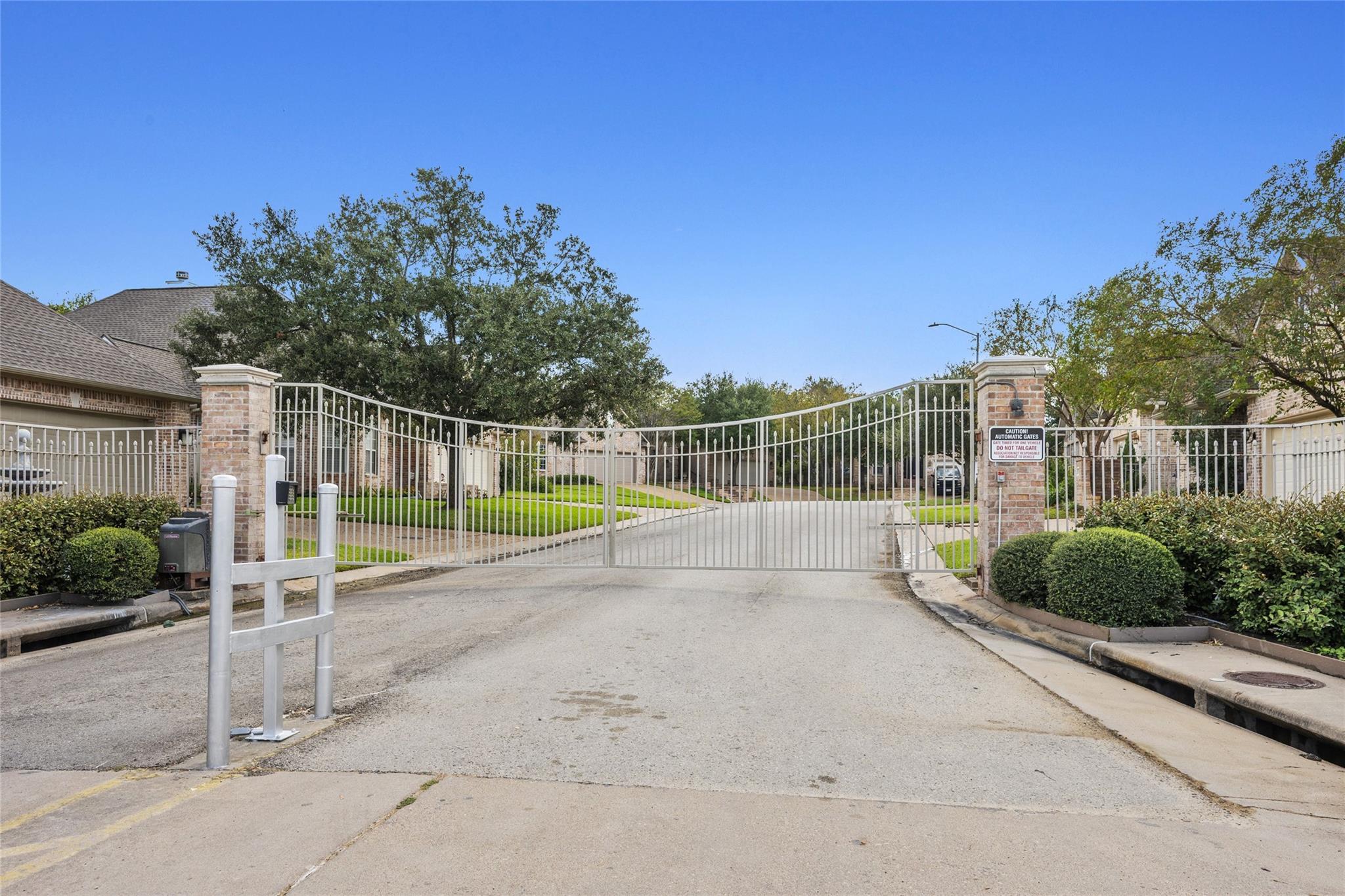 902 Grand Oaks Circle