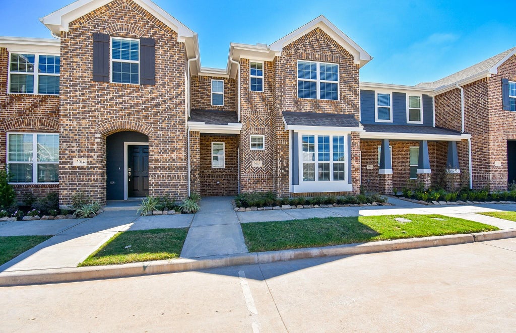 Photo of 2910 Scanlan Meadow #18, Missouri City, TX 77459 (MLS # 97967708)