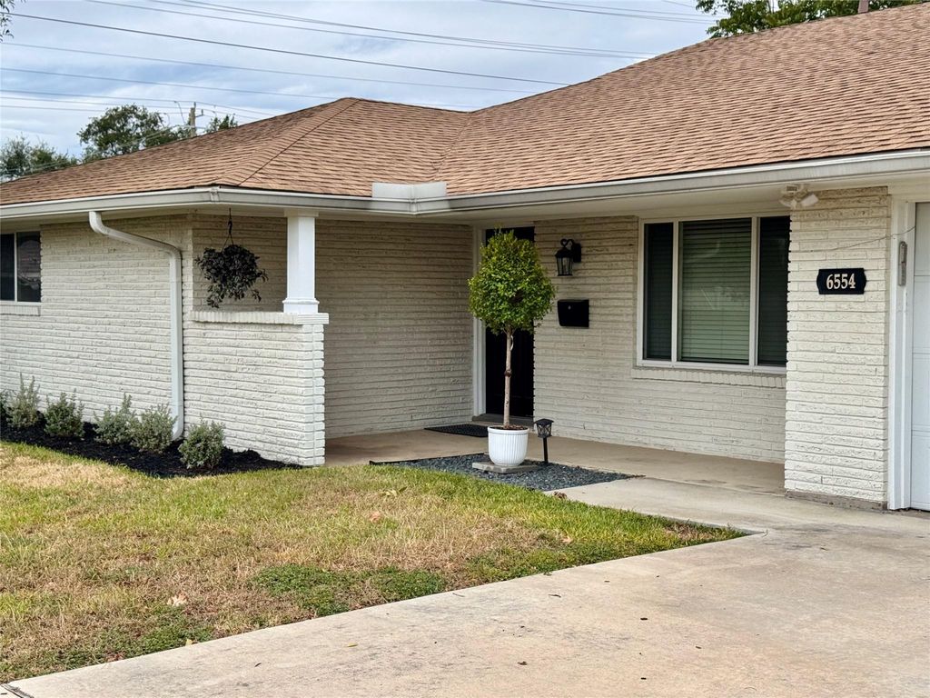 Photo of 6554 Lindyann Lane, Houston, TX 77008 (MLS # 83705847)