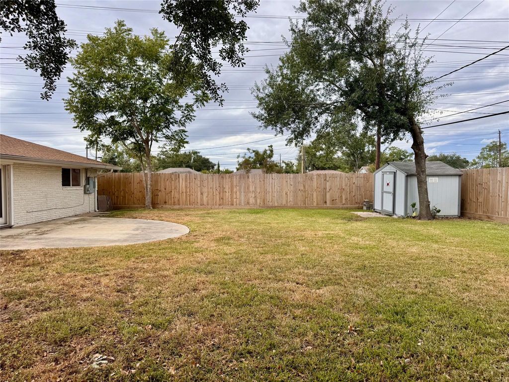 Photo of 6554 Lindyann Lane, Houston, TX 77008 (MLS # 83705847)