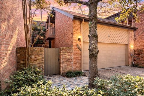 Photo of 252 Sugarberry Circle, Houston, TX 77024 (MLS # 74393890)