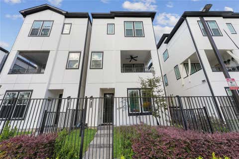 Photo of 2708 Grand Fountains Drive #E, Houston, TX 77054 (MLS # 94196920)