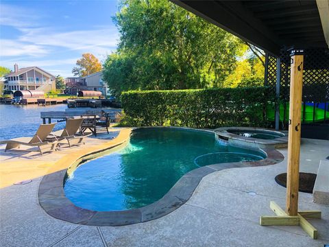 Photo of 45 Lakeview Village, Conroe, TX 77356 (MLS # 85103175)