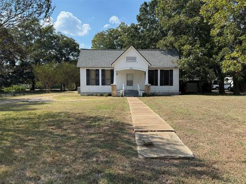 Photo of 405 S 10th Street, Crockett, TX 75835 (MLS # 87533955) Photo of 405 S 10th Street, Crockett, TX 75835 (MLS # 87533955)