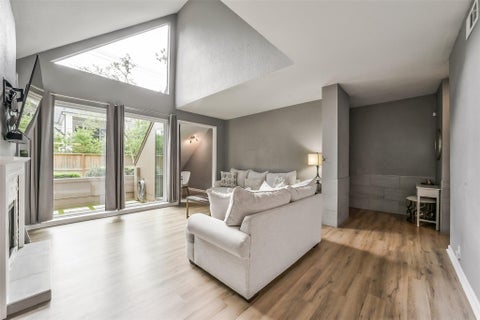 Townhouse For Sale - 296 Litchfield Lane<br/> Houston, TX 77024