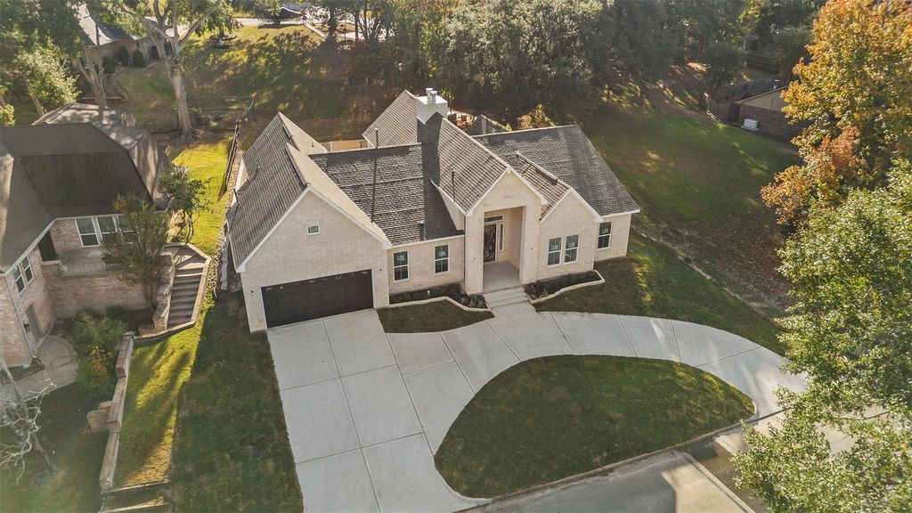 Photo of 1511 Green Briar Drive, Huntsville, TX 77340 (MLS # 60245595)