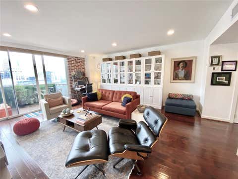 Condo For Sale - 2016 Main Street #2105<br/> Houston, TX 77002
