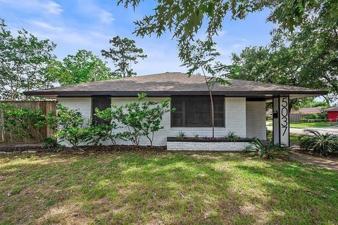 Photo of 5037 W 43rd Street, Houston, TX 77092 (MLS # 40983277)