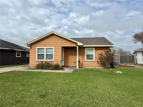 Photo of 1932 N Avenue H, Freeport, TX 77541 (MLS # 9730689)