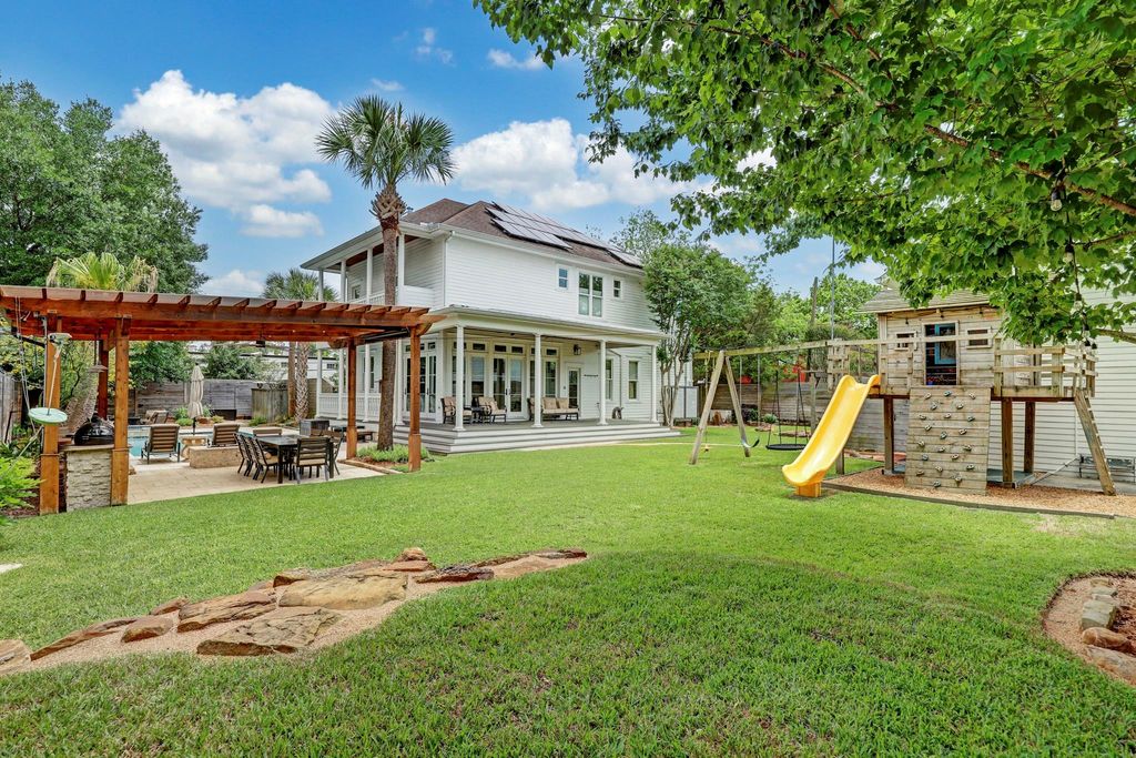 Photo of 701 Oxford Street, Houston, TX 77007 (MLS # 27562578)