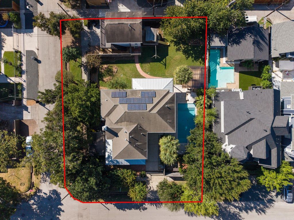 Photo of 701 Oxford Street, Houston, TX 77007 (MLS # 27562578)