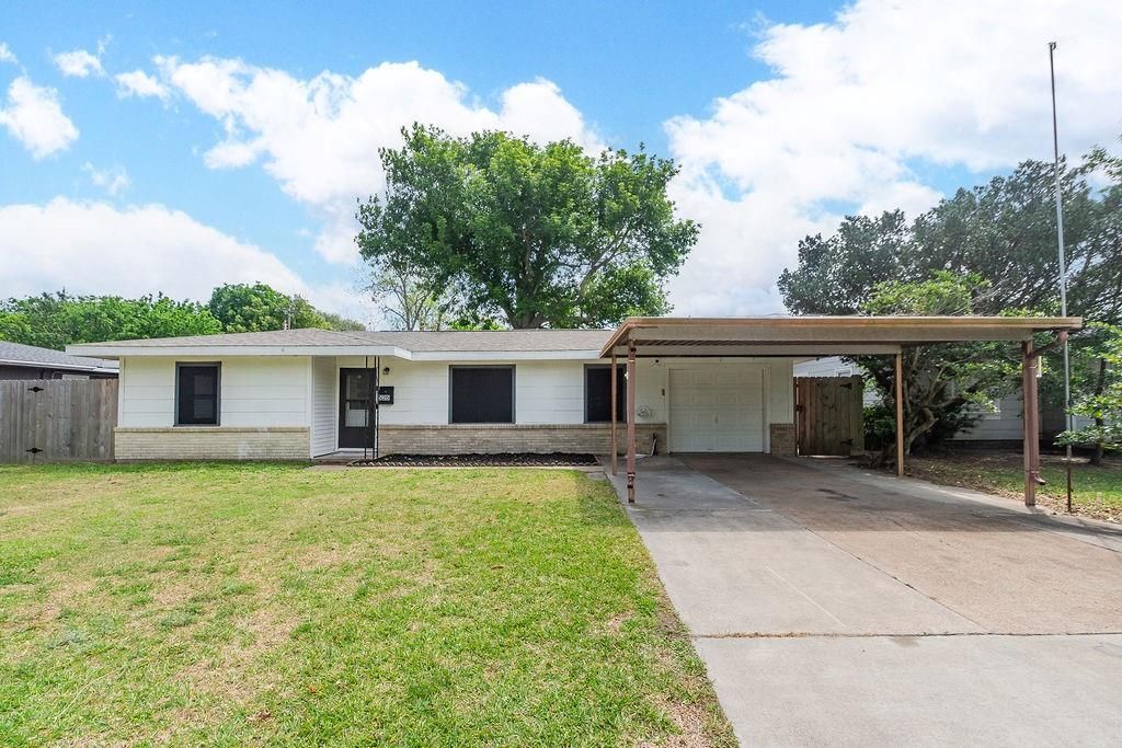 Photo of 525 20th Avenue N, Texas City, TX 77590 (MLS # 54466665)