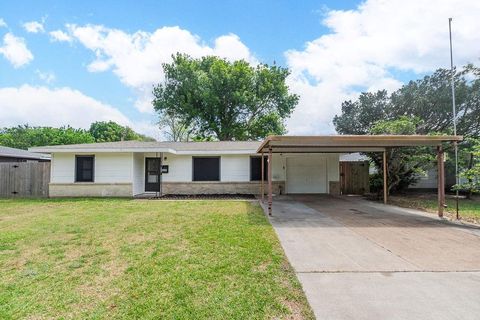 Photo of 525 20th Avenue N, Texas City, TX 77590 (MLS # 54466665)