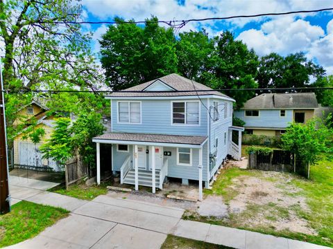 Photo of 307 S 79th Street, Houston, TX 77012 (MLS # 13084486)