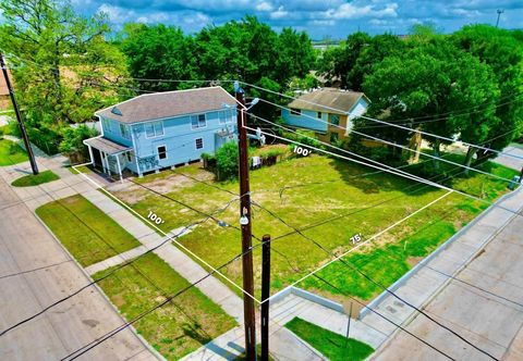 Photo of 307 S 79th Street, Houston, TX 77012 (MLS # 13084486)