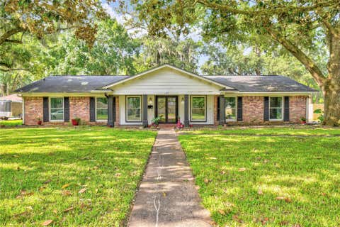 Photo of 127 Begonia Street, Lake Jackson, TX 77566 (MLS # 28172205)