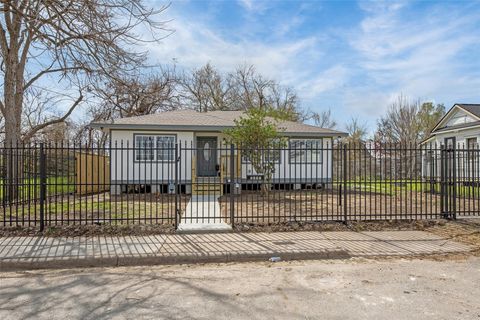 Photo of 5002 Lelia Street, Houston, TX 77026 (MLS # 89090102)