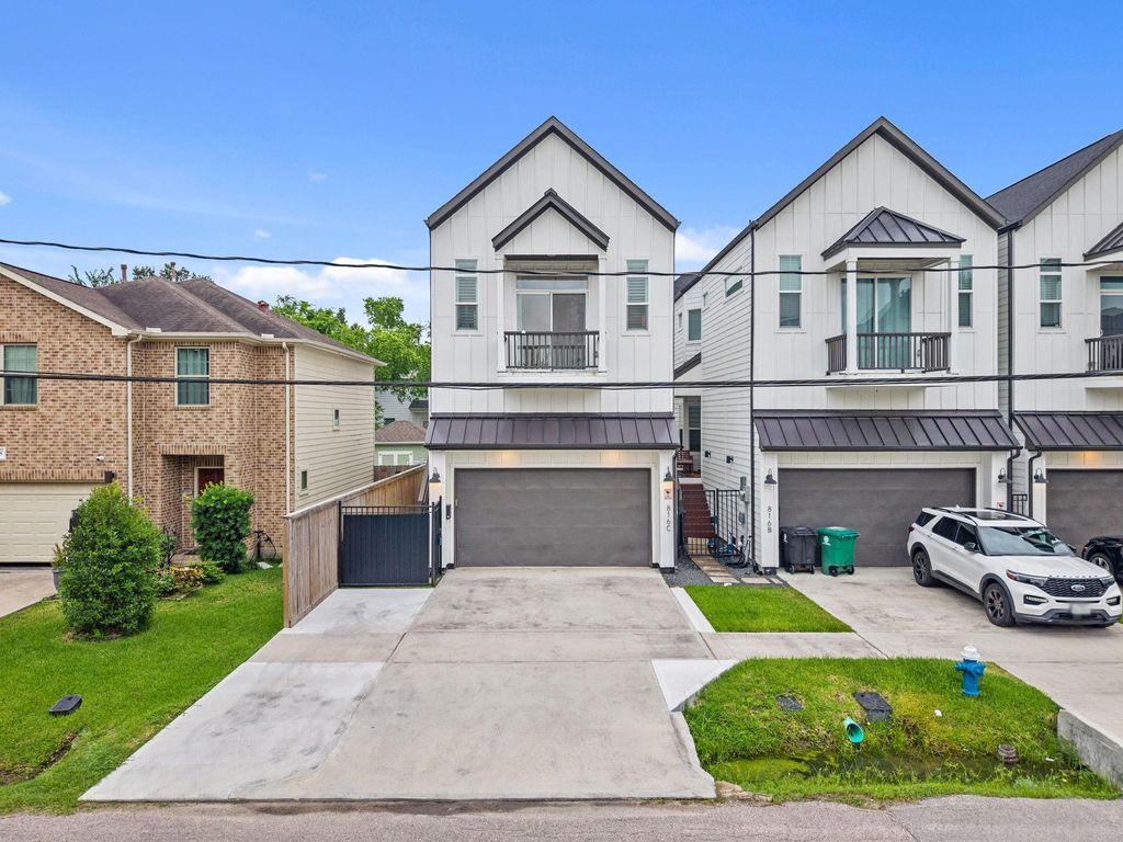Photo of 816 E 38th St ST #C, Houston, TX 77091 (MLS # 10867434)