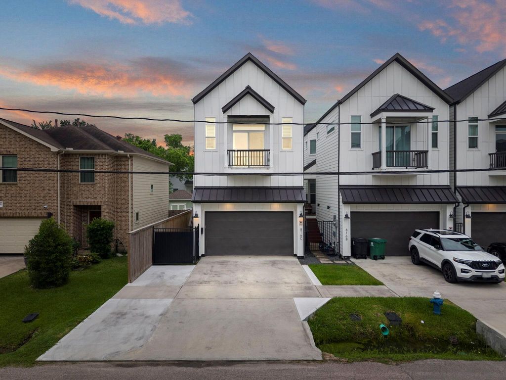 Photo of 816 E 38th St ST #C, Houston, TX 77091 (MLS # 10867434)