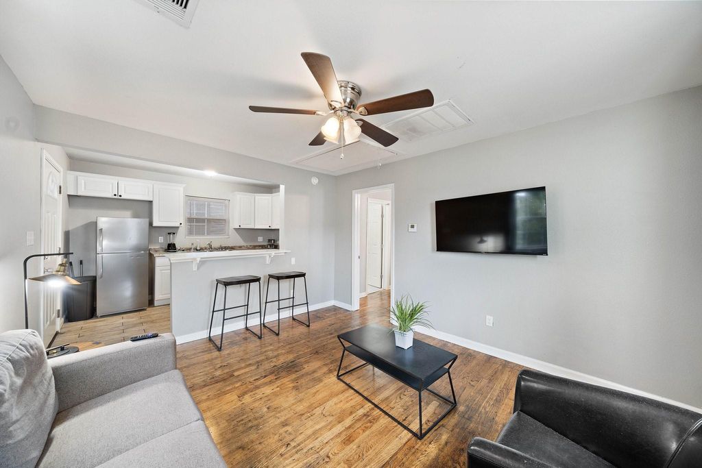 Photo of 6923 Avenue F Rear, Houston, TX 77011 (MLS # 9992329)