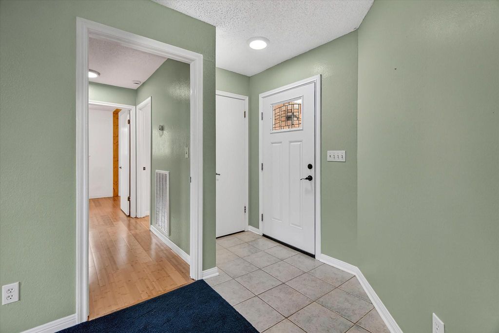 Photo of 925 S 6th Street, La Porte, TX 77571 (MLS # 31434761)