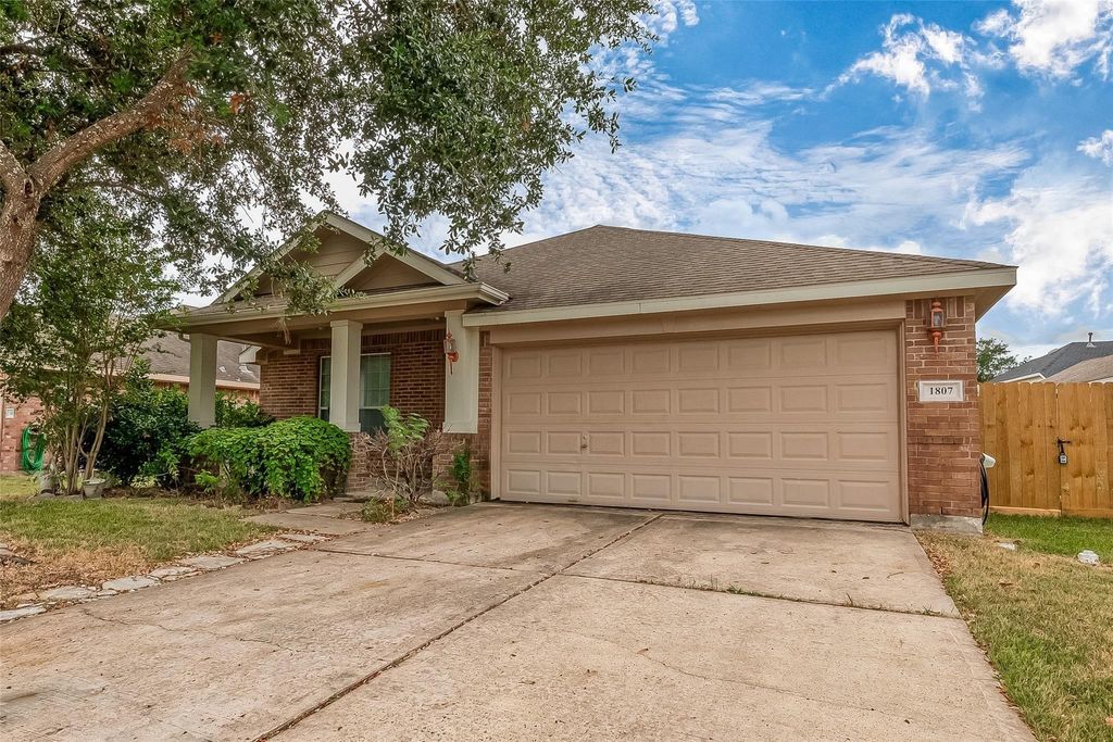 Photo of 1807 Hidden Breeze Drive, Houston, TX 77049 (MLS # 57234202)