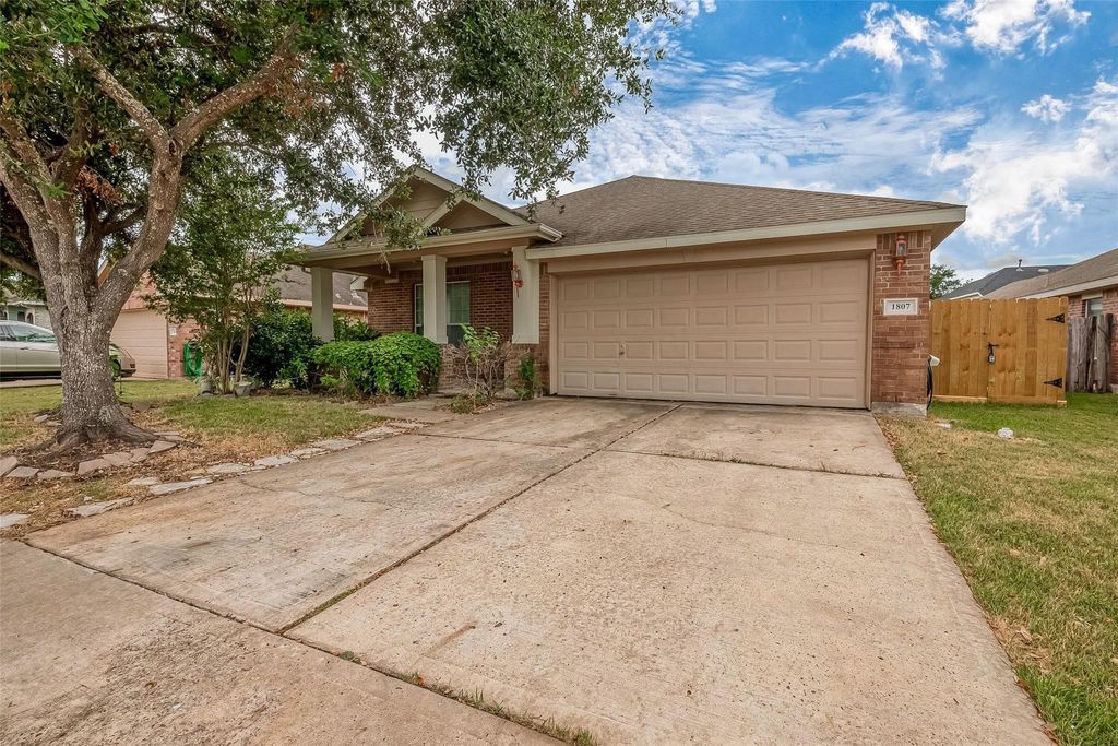 Photo of 1807 Hidden Breeze Drive, Houston, TX 77049 (MLS # 57234202)