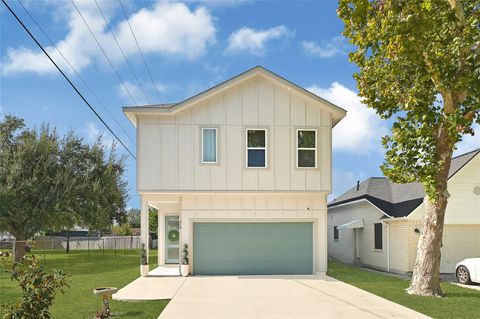 Photo of 518 S Ohio Street, La Porte, TX 77571 (MLS # 98656962)