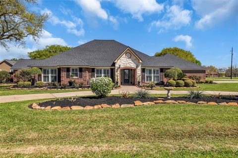 Homes For Sale - 6700 Plantation Drive<br/> Baytown, TX 77523