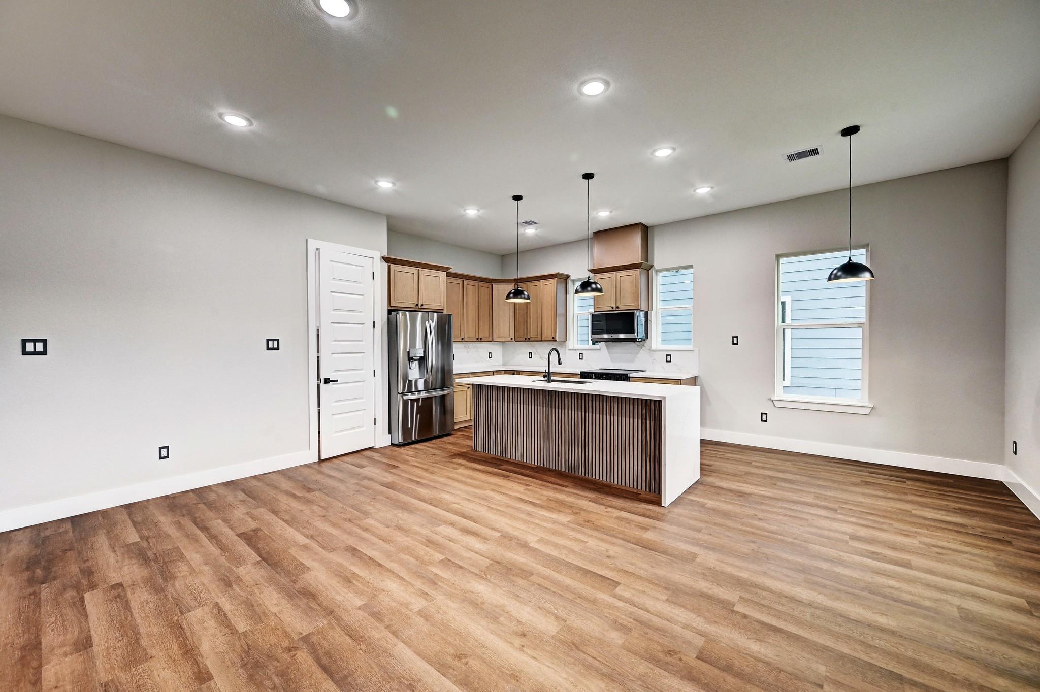 703 Carol Lynn Dr B