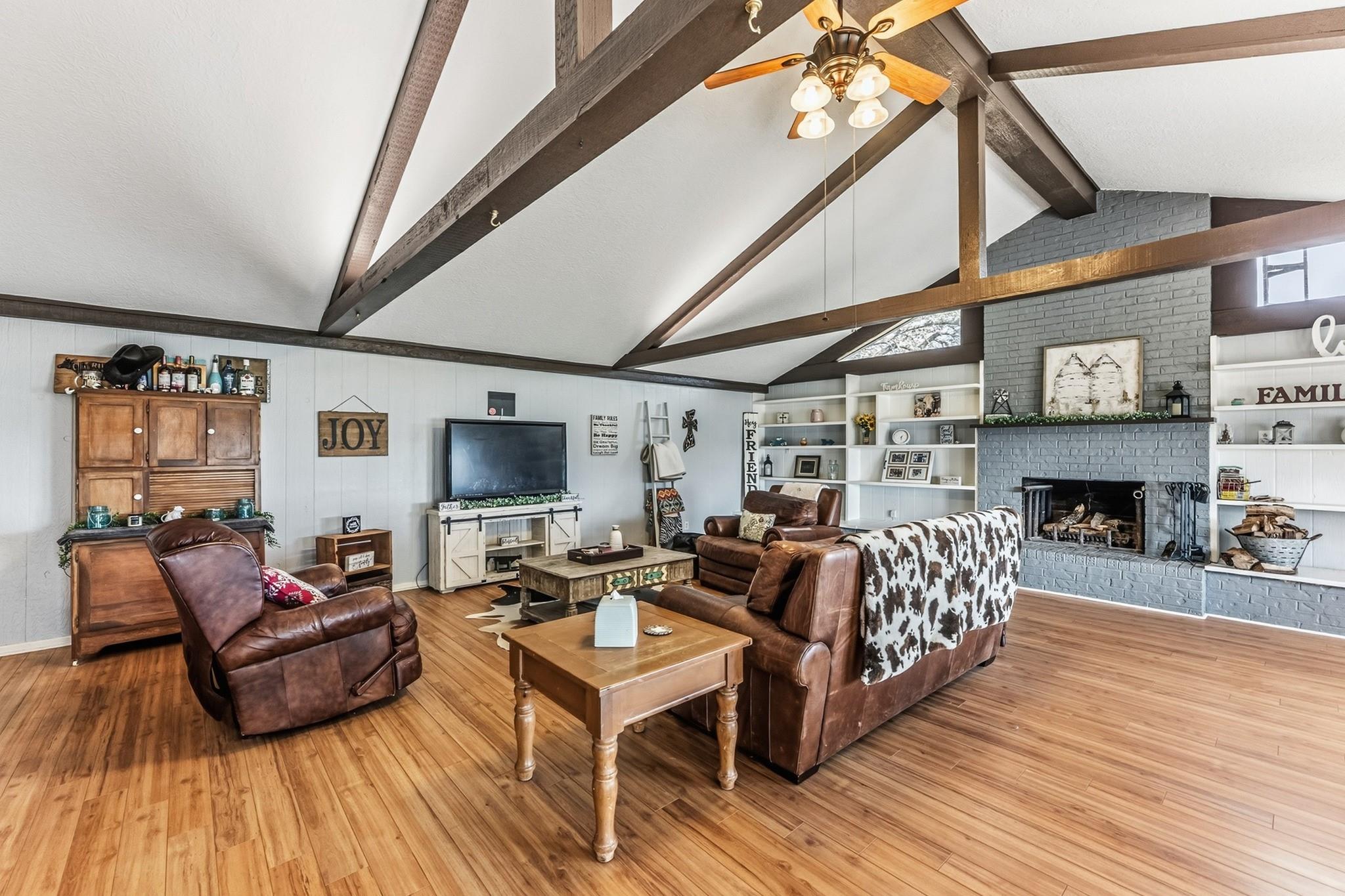 9523 W Fm 1644