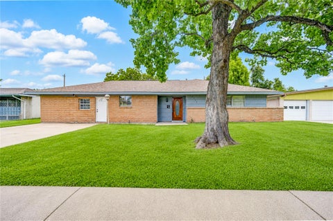 Photo of 7543 Wilmerdean Street, Houston, TX 77061 (MLS # 21843950)