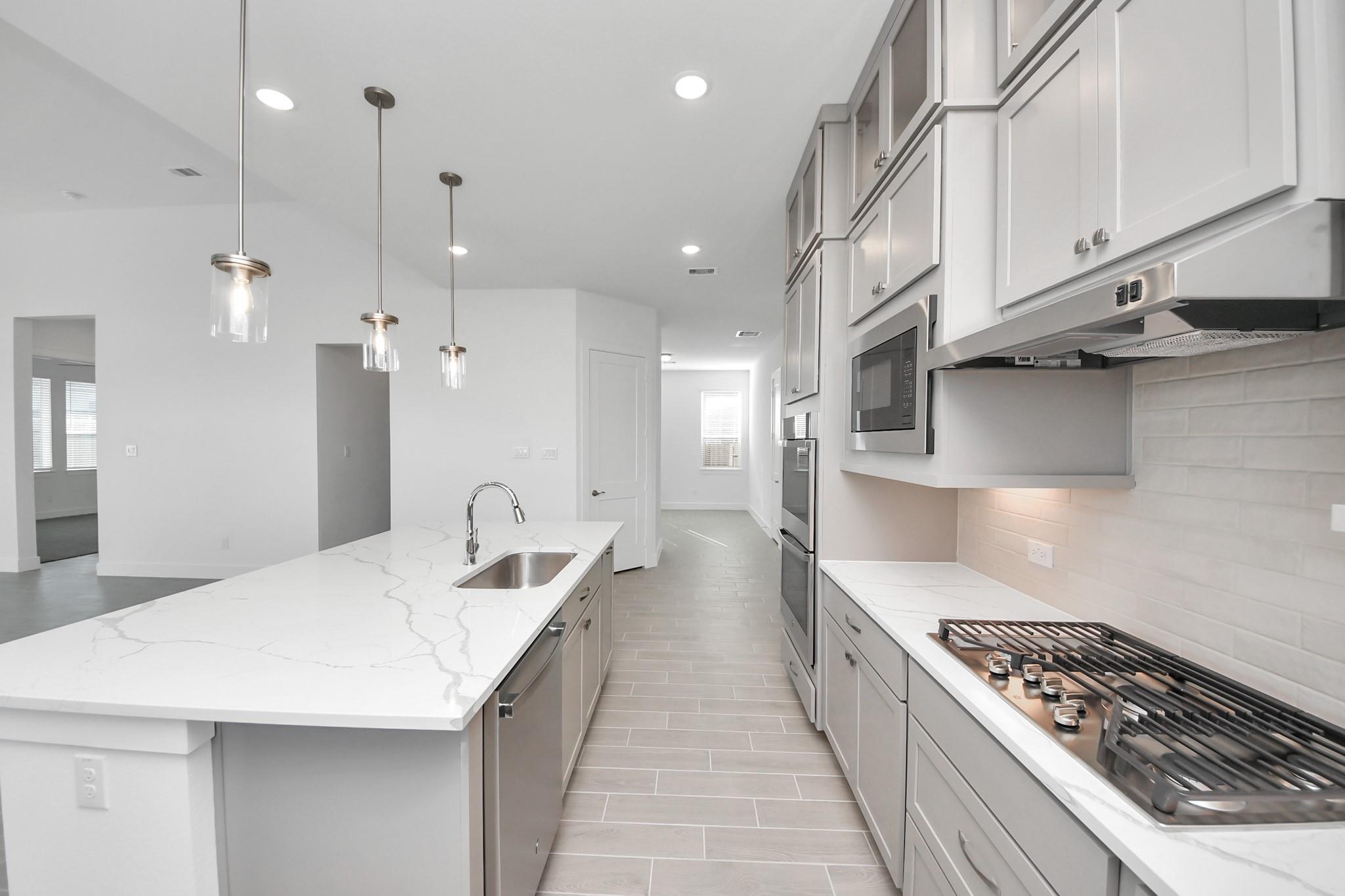 9507 Chateau Hill