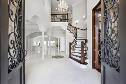 Photo of 9761 Westview Drive, Houston, TX 77055 (MLS # 89072052)