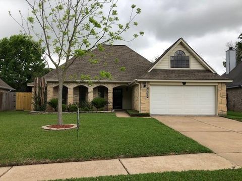 Photo of 16802 Tranquil Drive, Sugar Land, TX 77498 (MLS # 17368902)