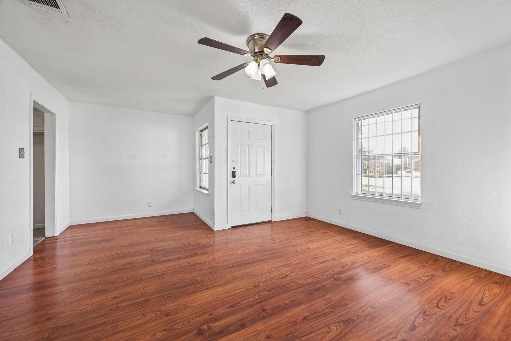 Photo of 7119 Long Point Road, Houston, TX 77055 (MLS # 30513371)