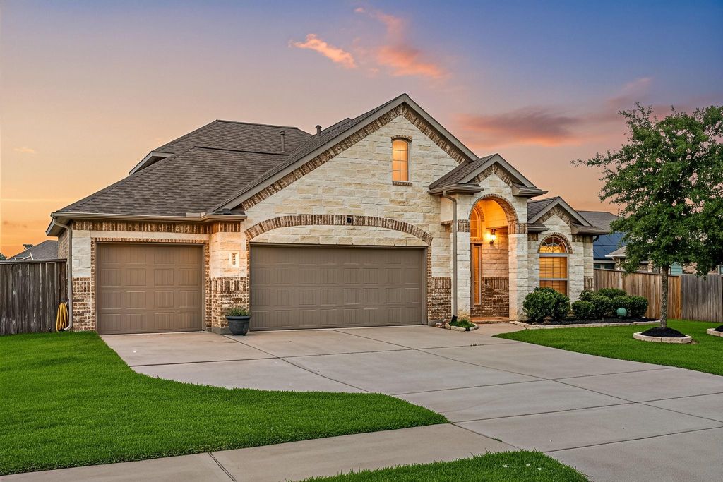Photo of 12510 Sherborne Castle Court, Tomball, TX 77375 (MLS # 5023898)